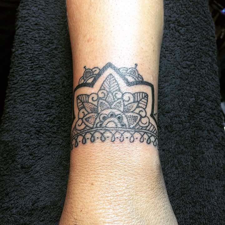 Mandala als band om de pols